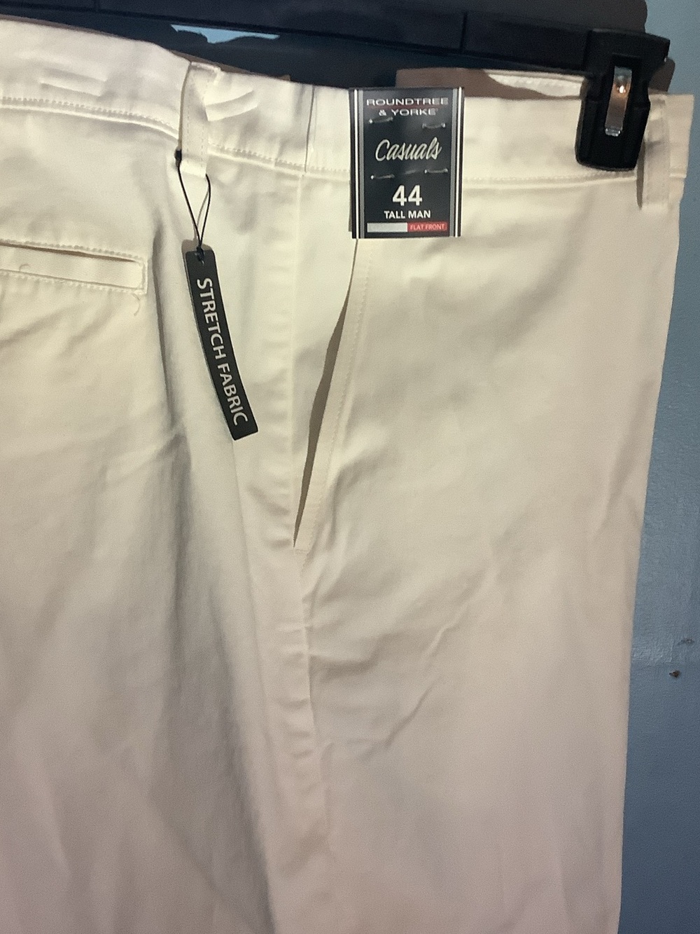 Roundtree & Yorke Men’s Casual Stretch Chinos - White
